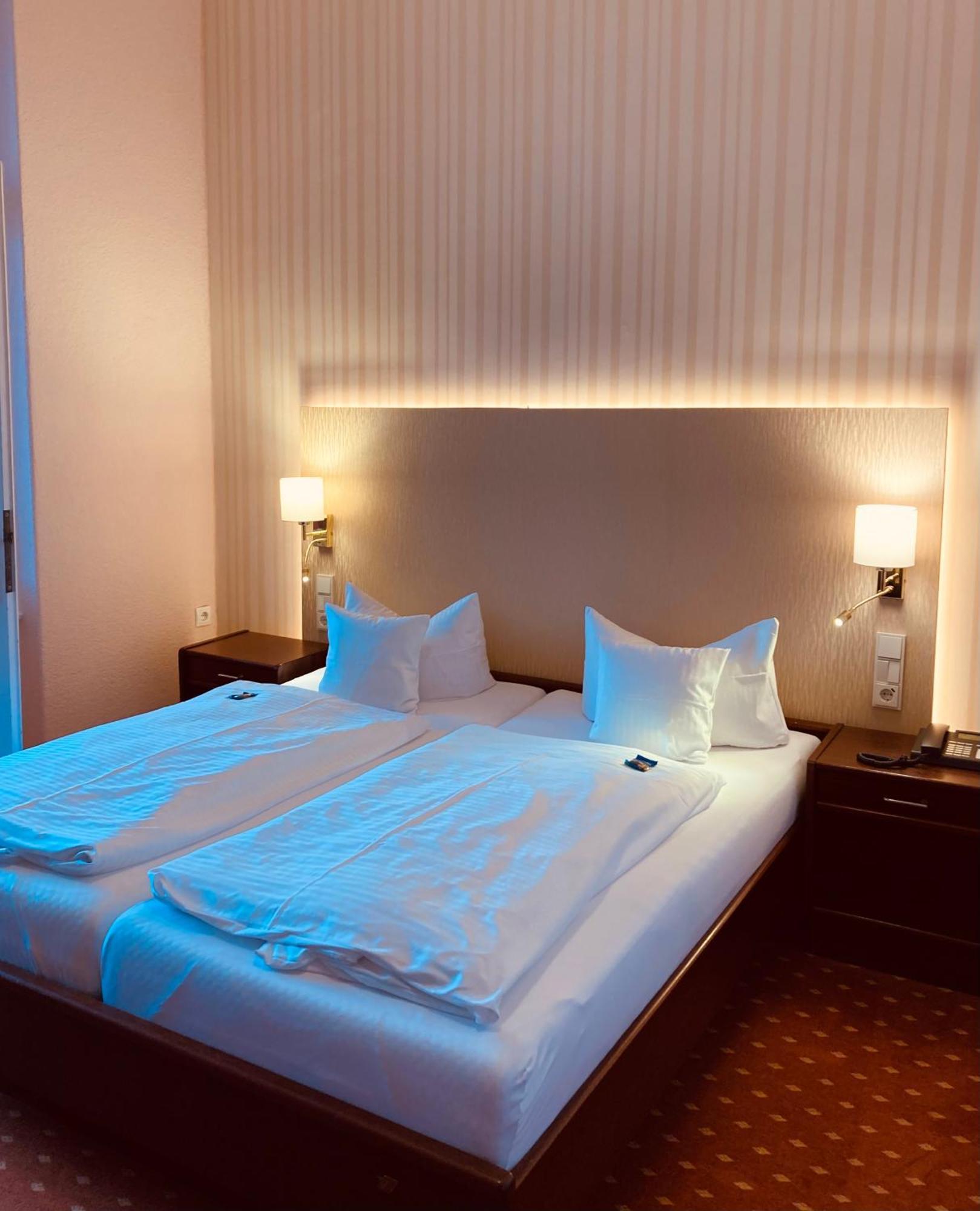 Hotel Germania ゼーバート・ヘリングスドルフ エクステリア 写真