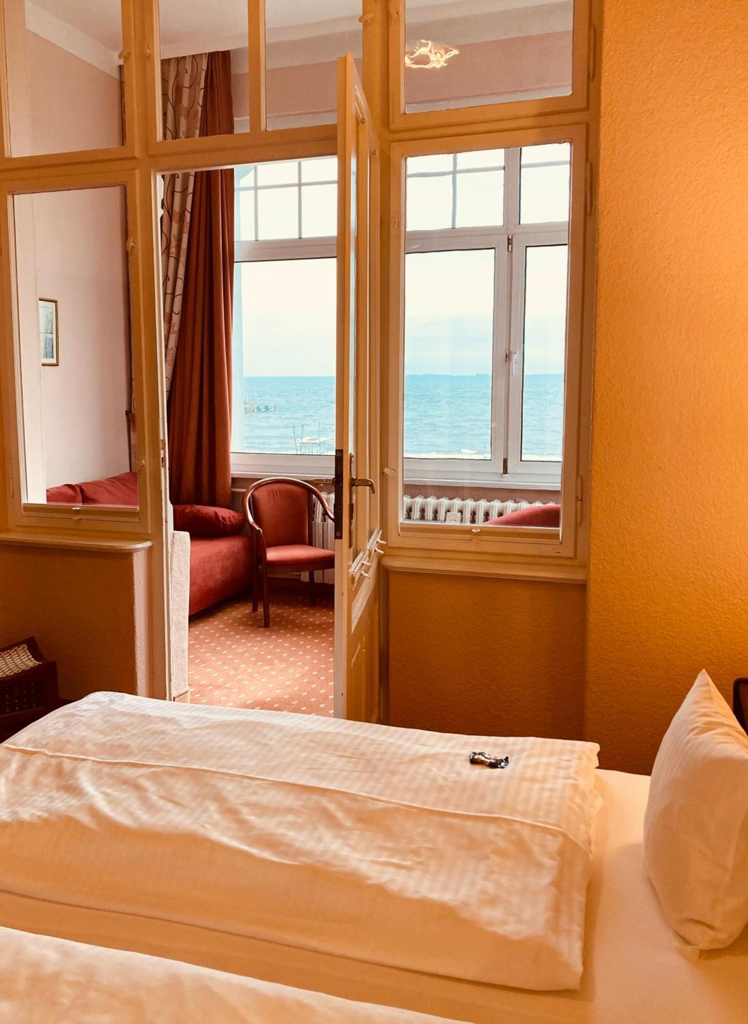 Hotel Germania ゼーバート・ヘリングスドルフ エクステリア 写真