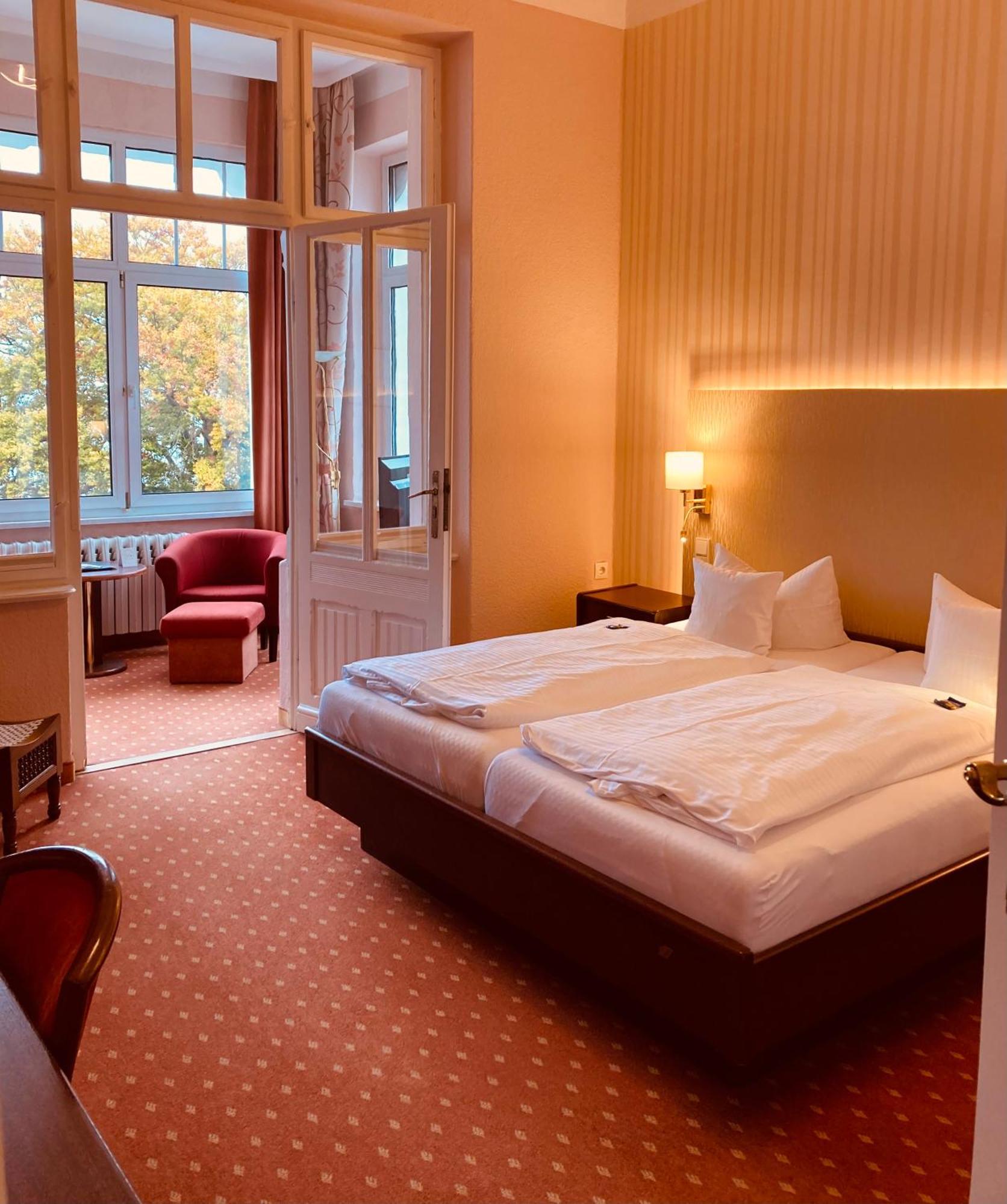 Hotel Germania ゼーバート・ヘリングスドルフ エクステリア 写真