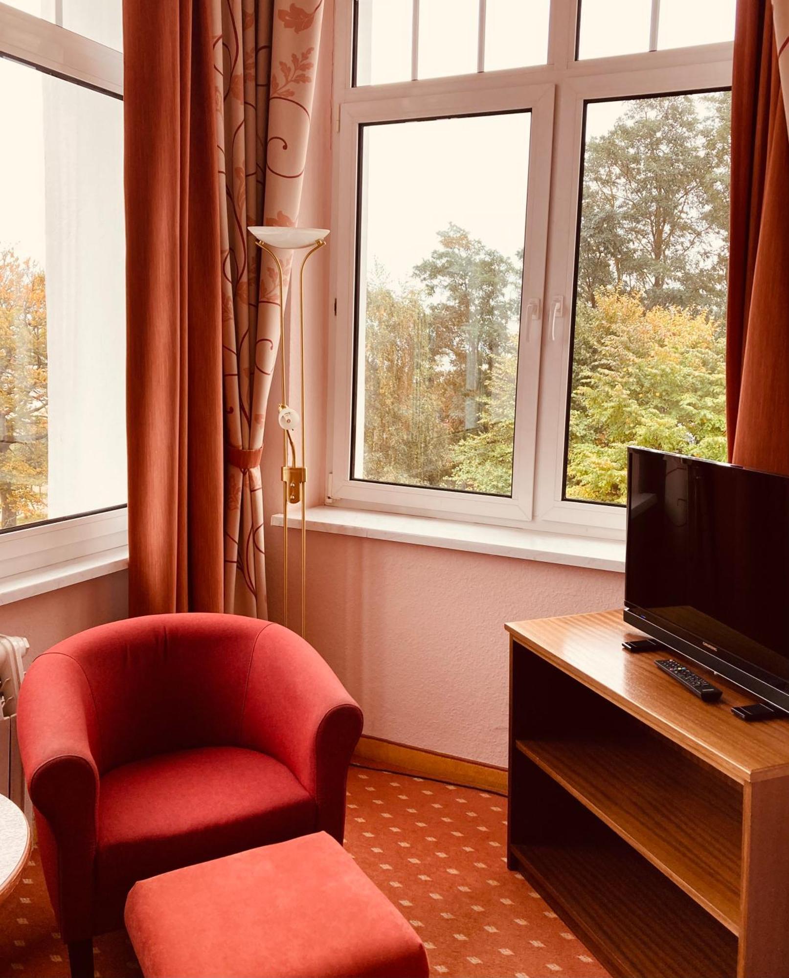 Hotel Germania ゼーバート・ヘリングスドルフ エクステリア 写真