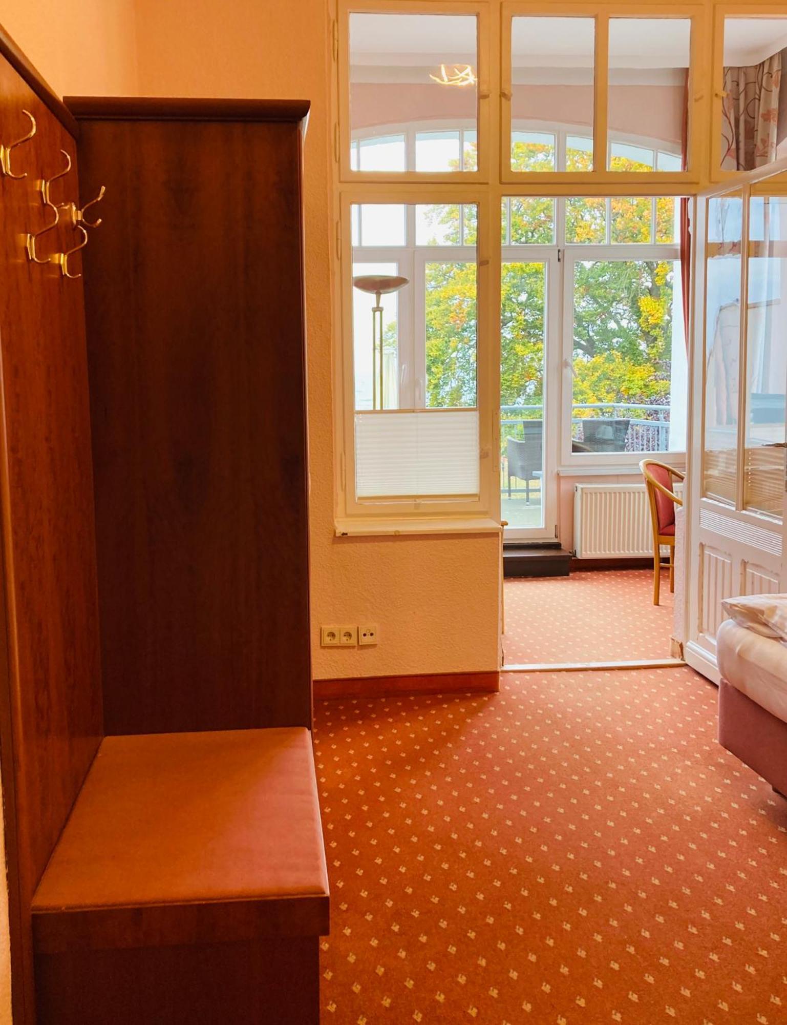Hotel Germania ゼーバート・ヘリングスドルフ エクステリア 写真