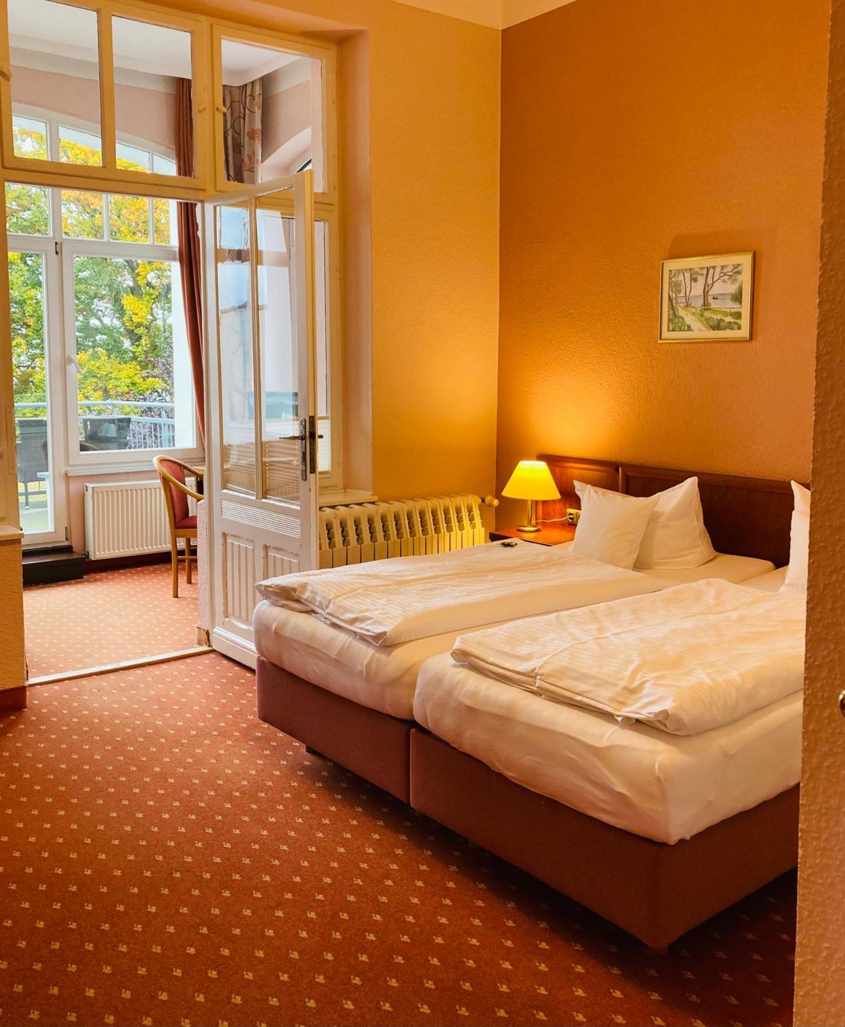 Hotel Germania ゼーバート・ヘリングスドルフ エクステリア 写真