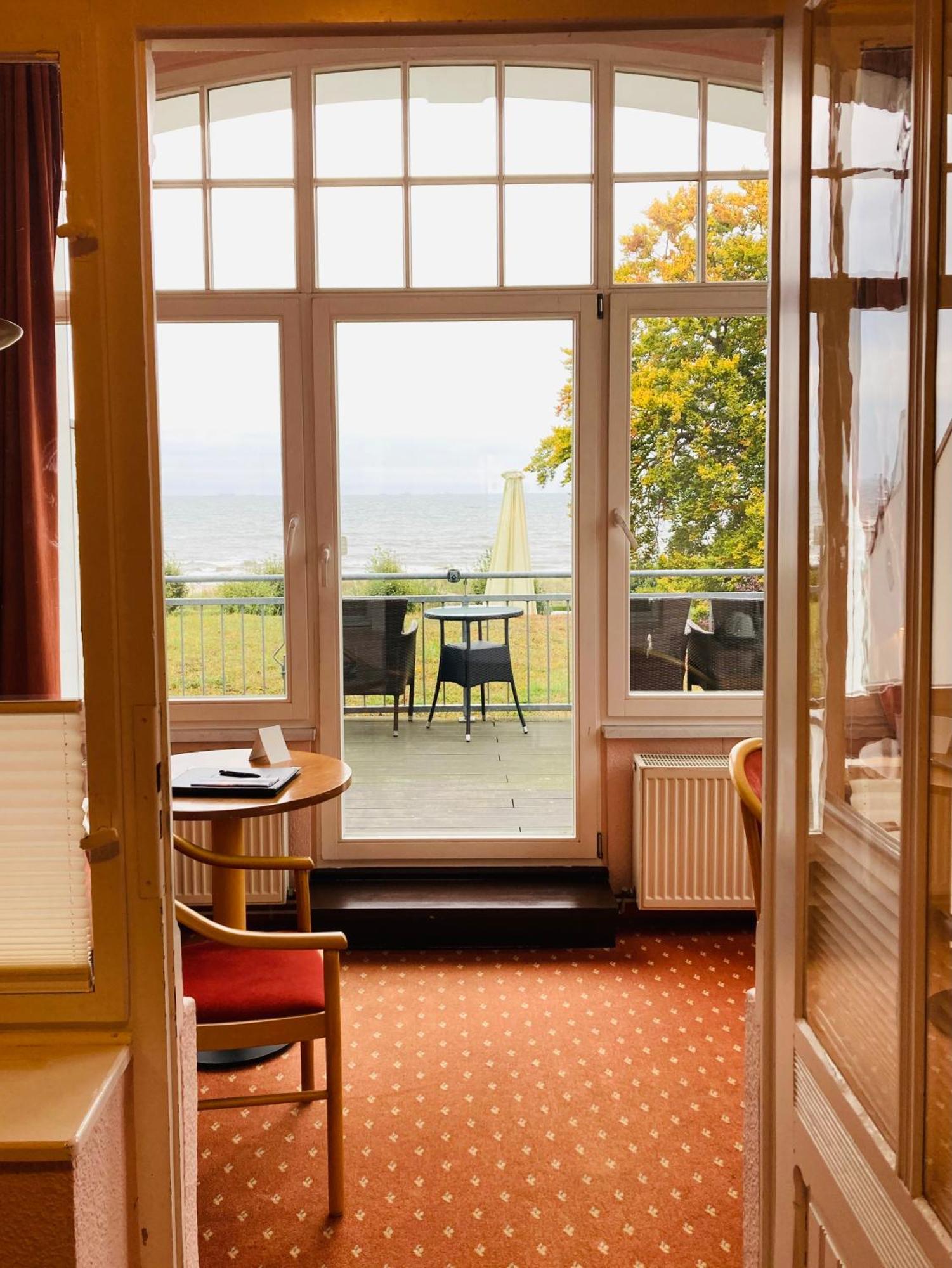 Hotel Germania ゼーバート・ヘリングスドルフ エクステリア 写真