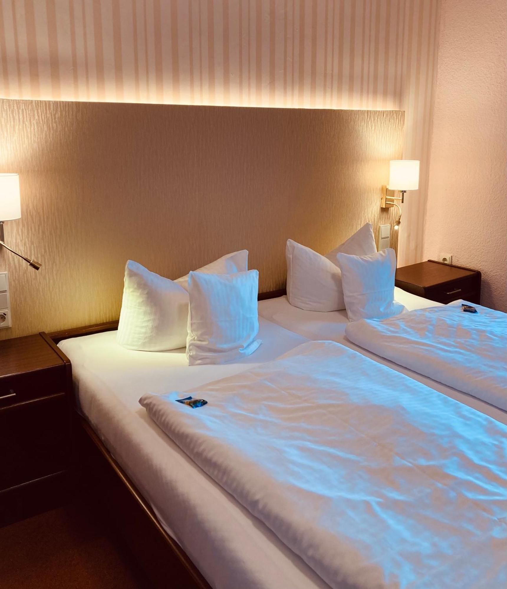 Hotel Germania ゼーバート・ヘリングスドルフ エクステリア 写真
