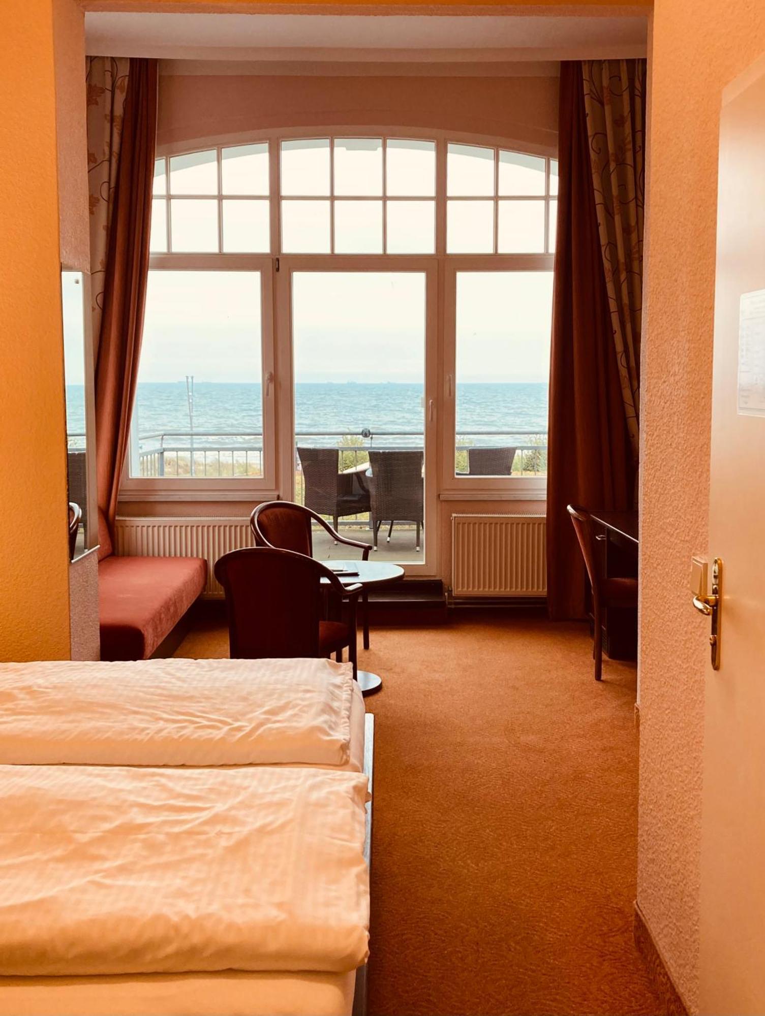 Hotel Germania ゼーバート・ヘリングスドルフ エクステリア 写真