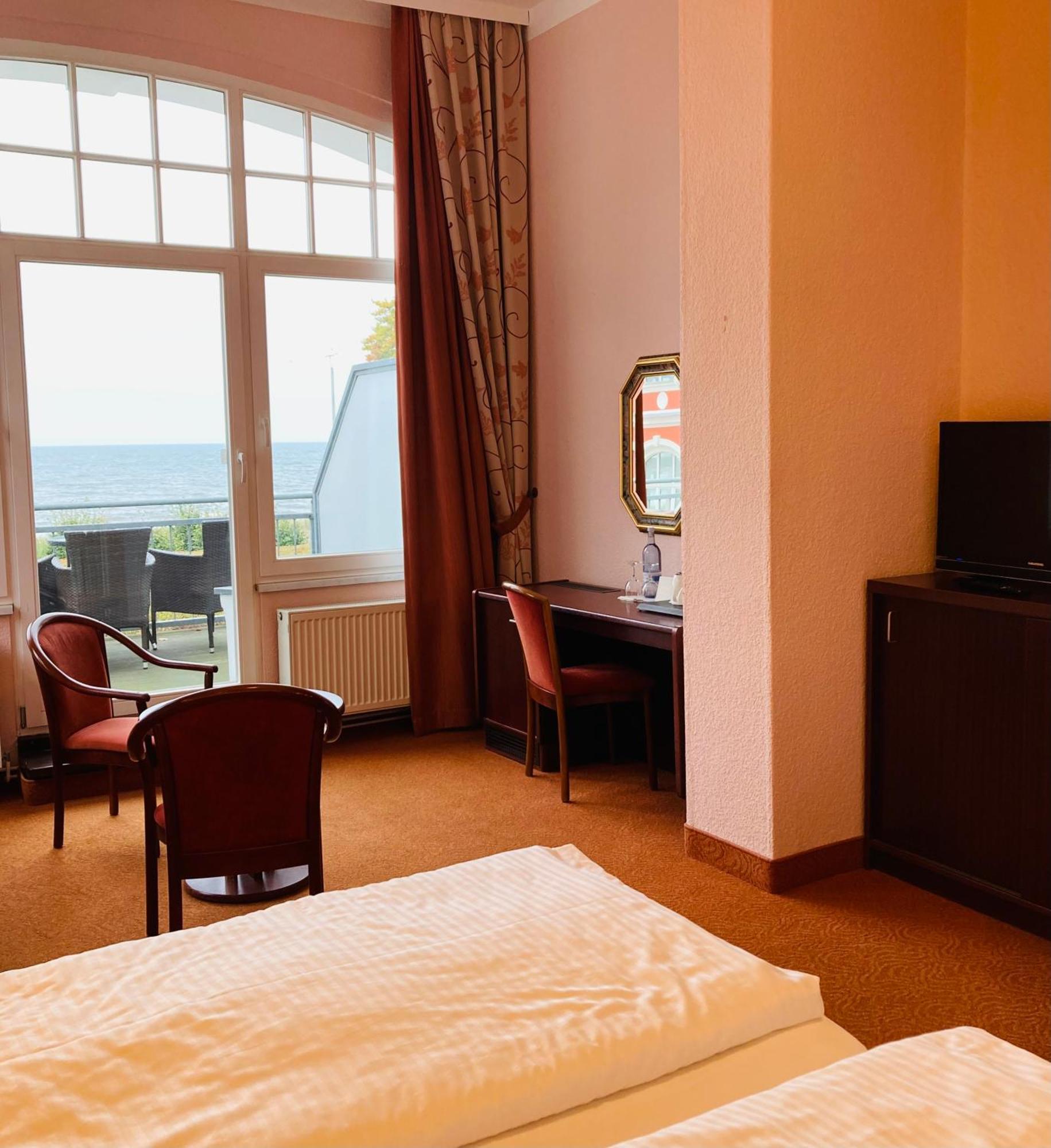 Hotel Germania ゼーバート・ヘリングスドルフ エクステリア 写真