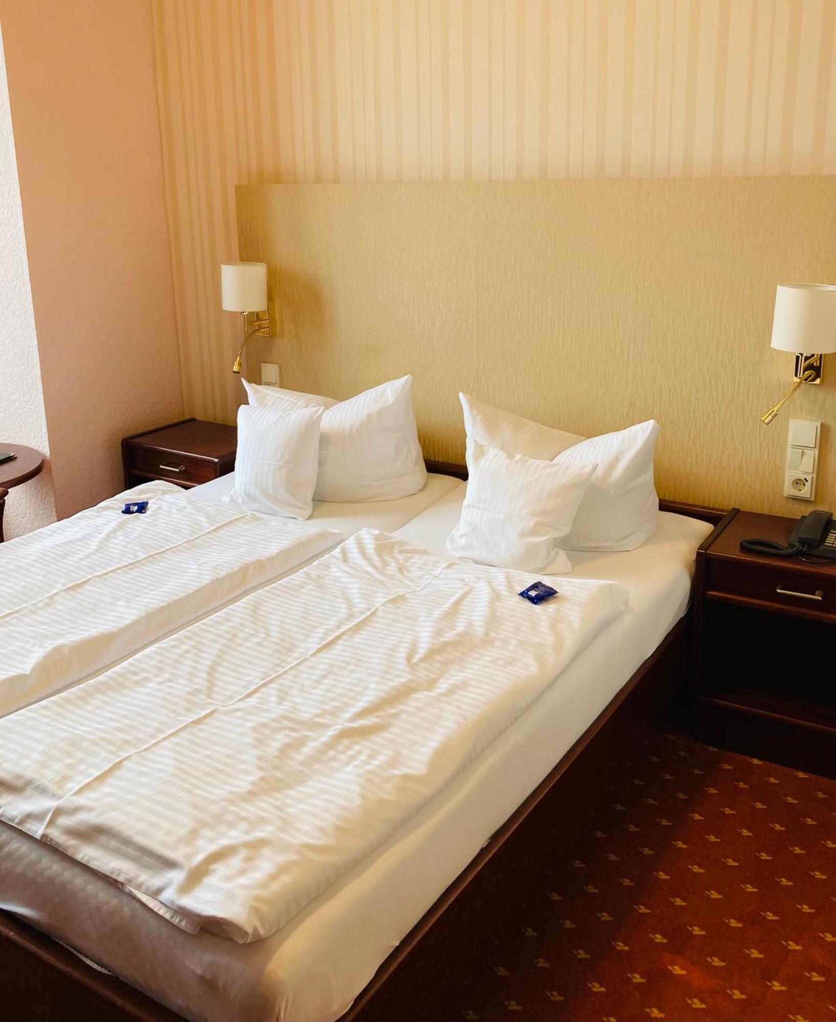 Hotel Germania ゼーバート・ヘリングスドルフ エクステリア 写真