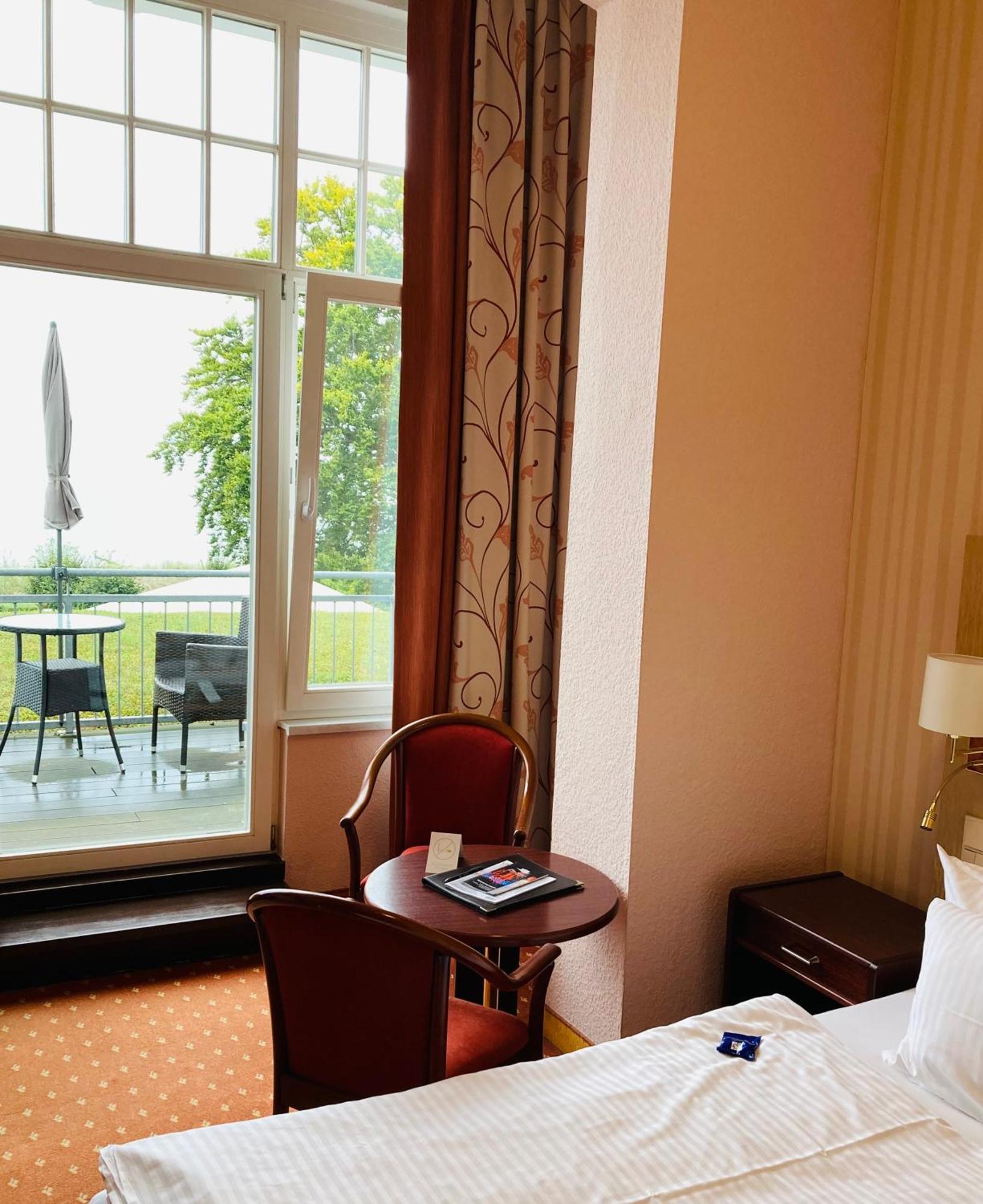 Hotel Germania ゼーバート・ヘリングスドルフ エクステリア 写真