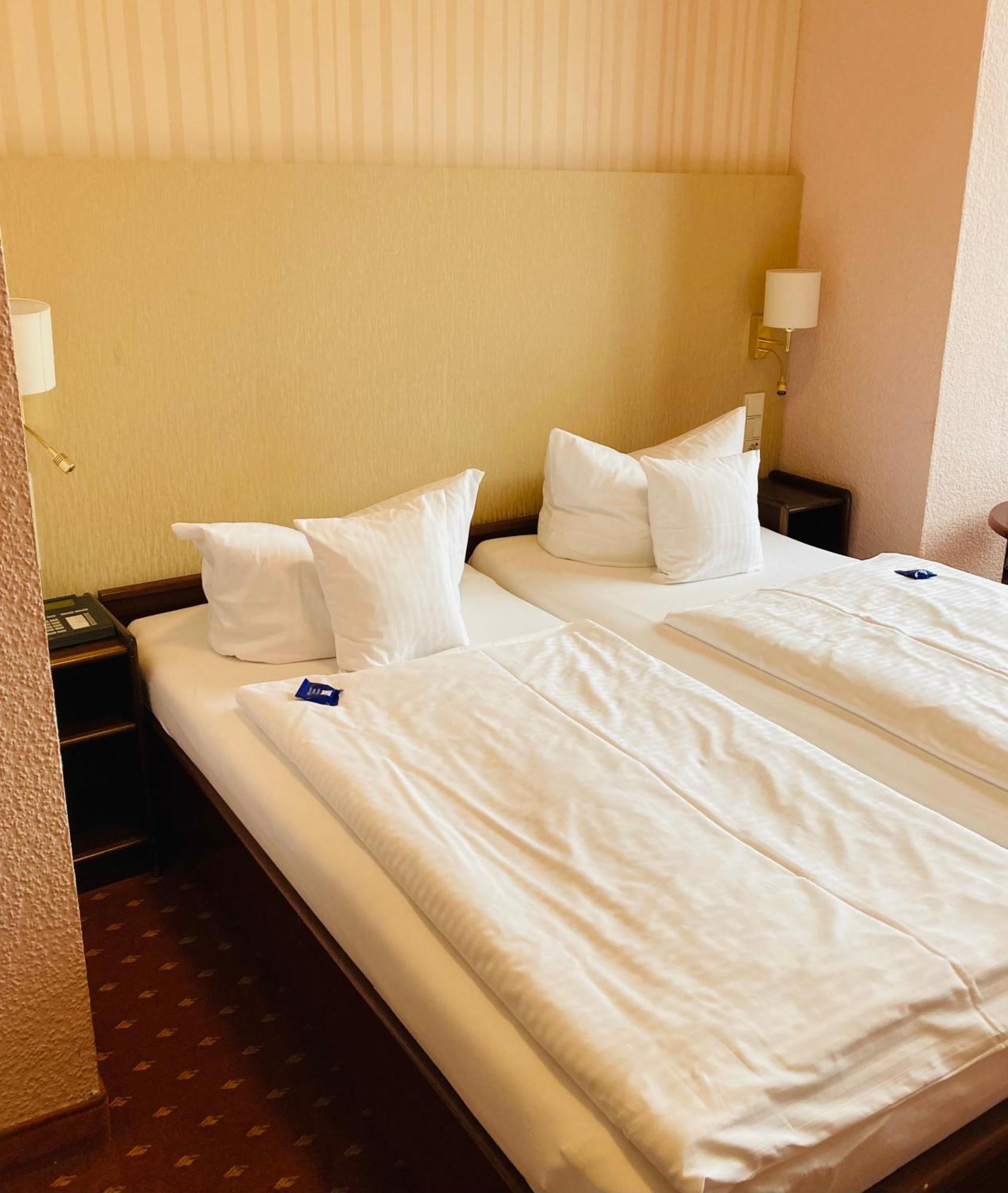 Hotel Germania ゼーバート・ヘリングスドルフ エクステリア 写真