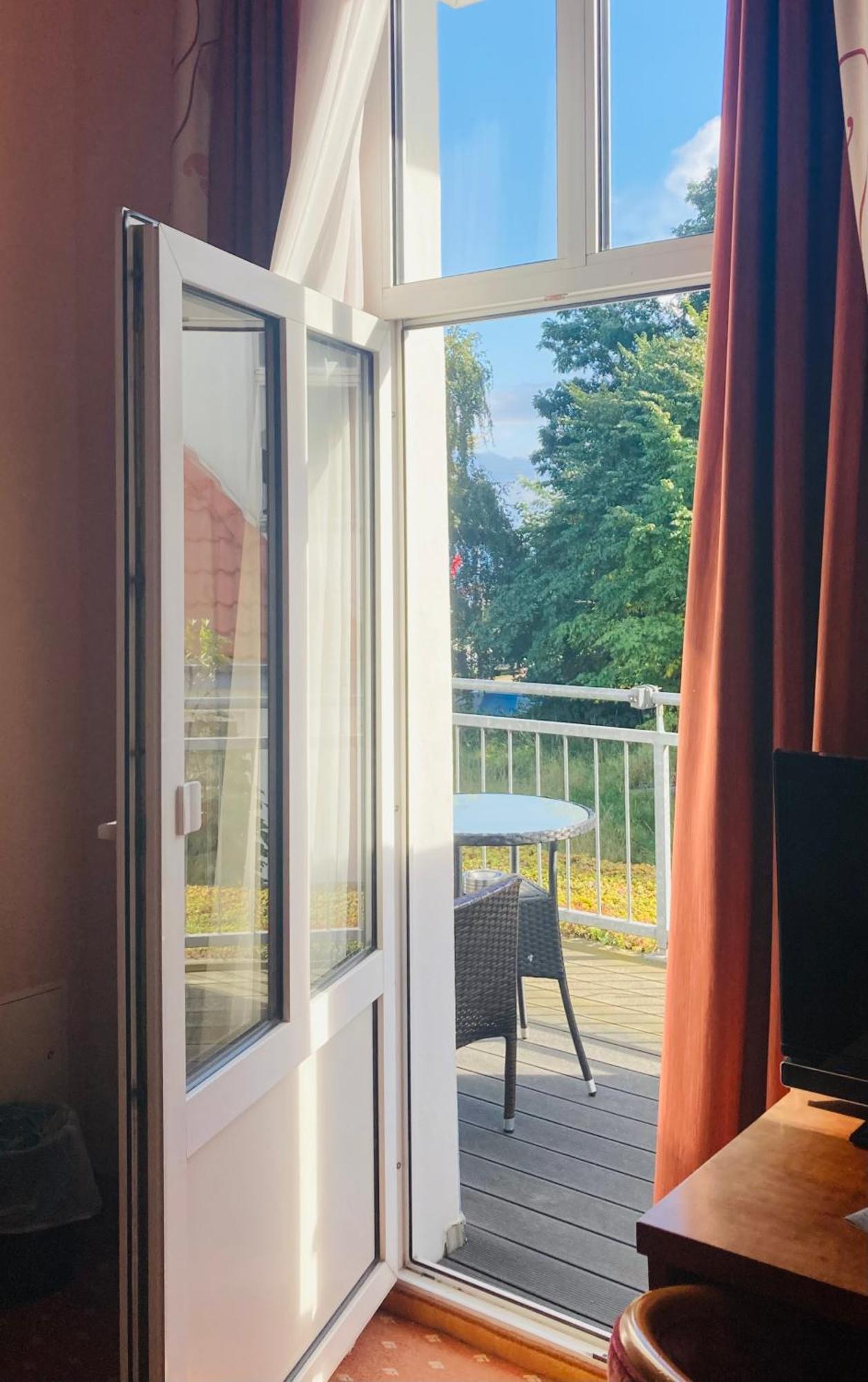 Hotel Germania ゼーバート・ヘリングスドルフ エクステリア 写真