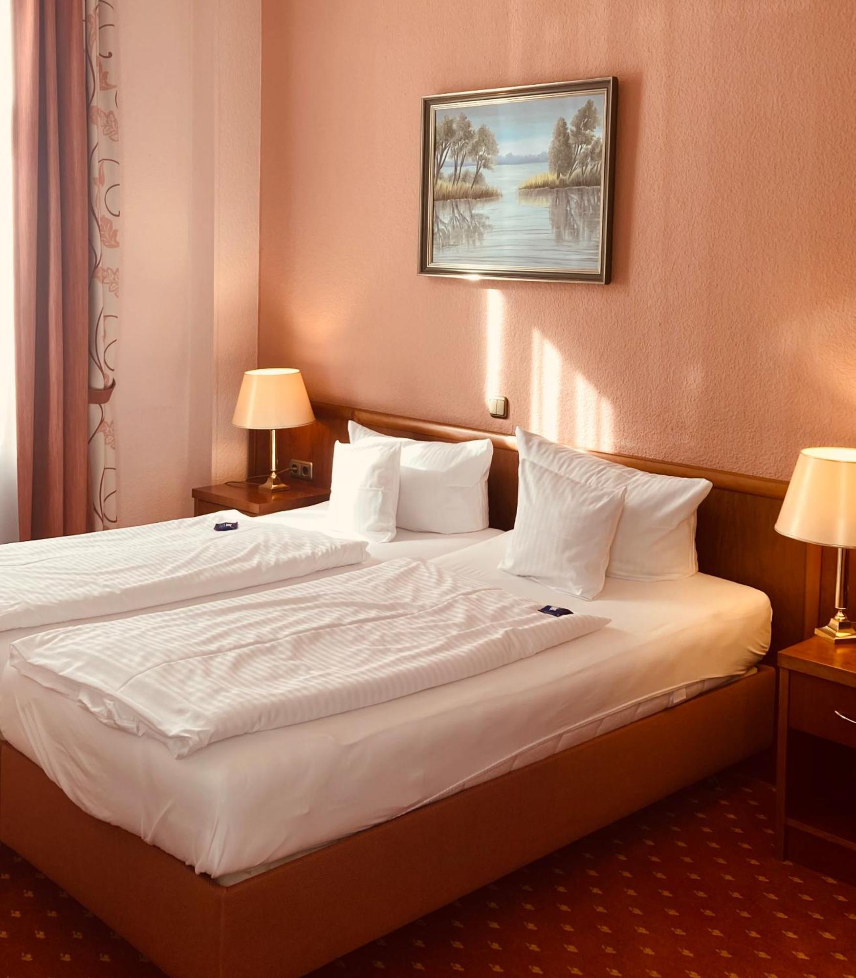 Hotel Germania ゼーバート・ヘリングスドルフ エクステリア 写真