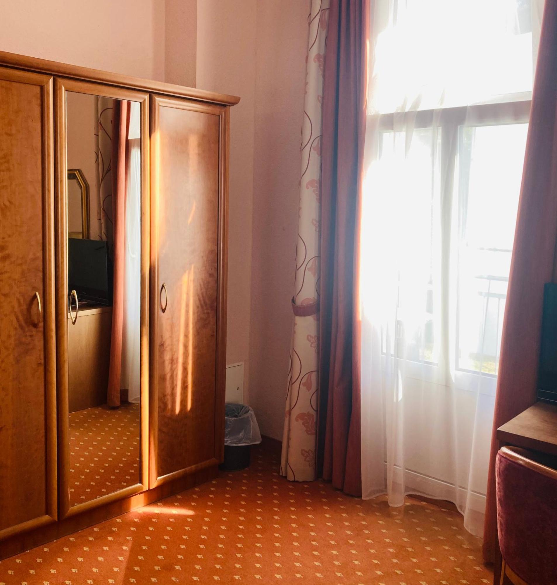 Hotel Germania ゼーバート・ヘリングスドルフ エクステリア 写真