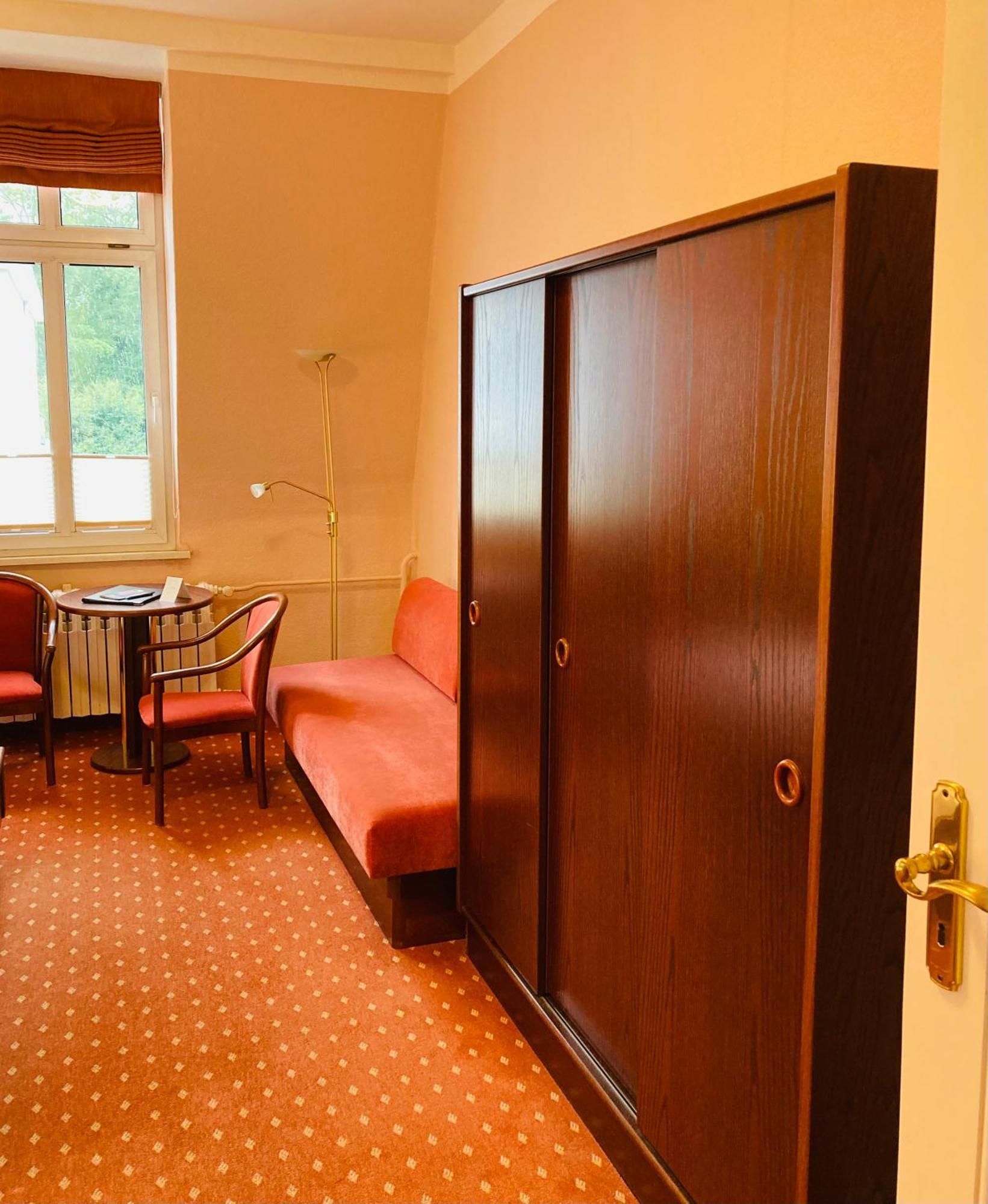 Hotel Germania ゼーバート・ヘリングスドルフ エクステリア 写真
