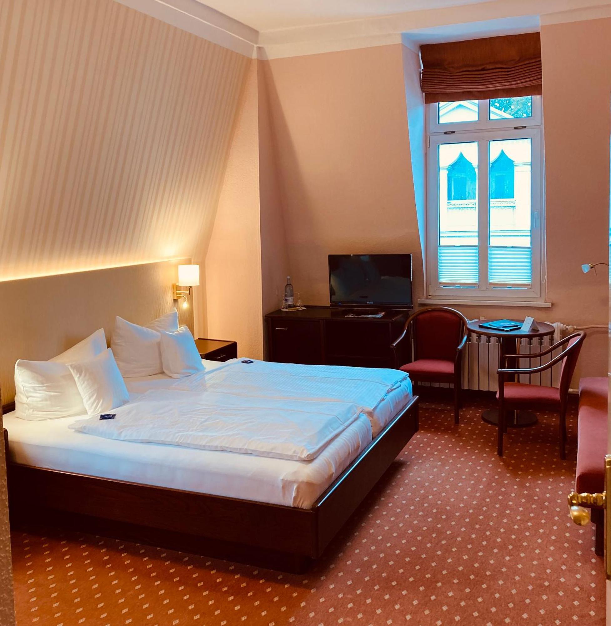 Hotel Germania ゼーバート・ヘリングスドルフ エクステリア 写真