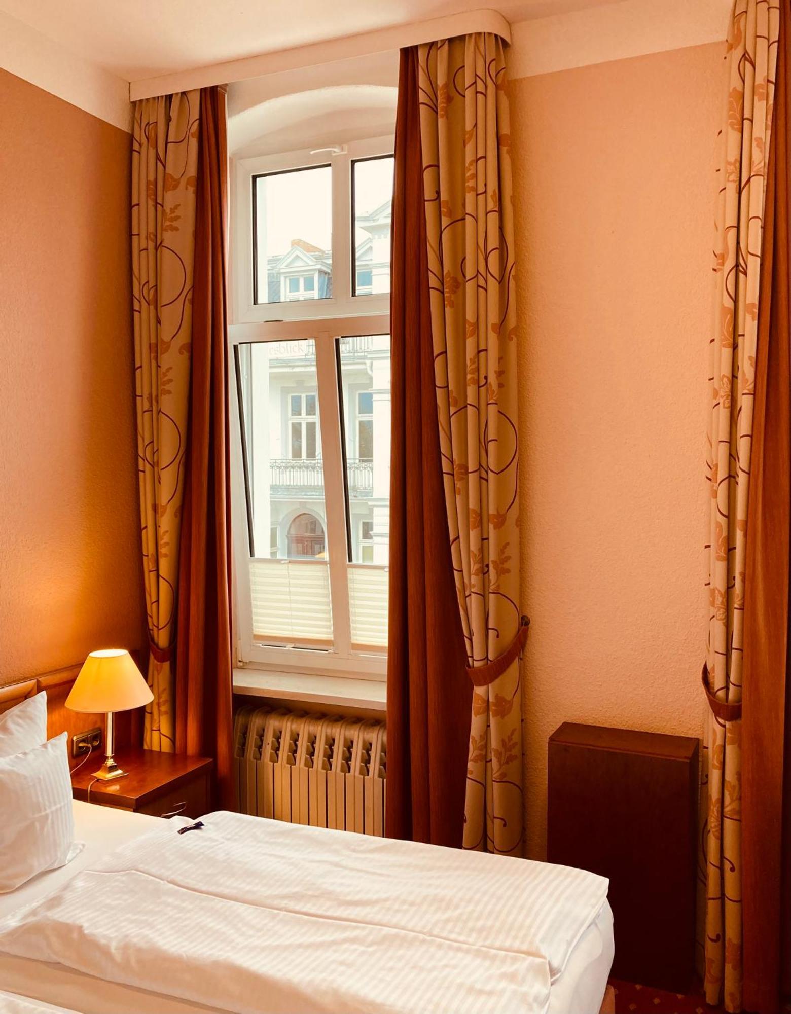 Hotel Germania ゼーバート・ヘリングスドルフ エクステリア 写真