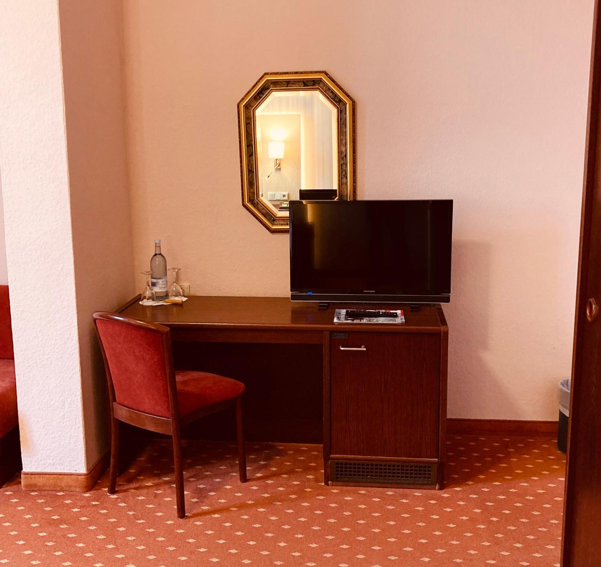 Hotel Germania ゼーバート・ヘリングスドルフ エクステリア 写真